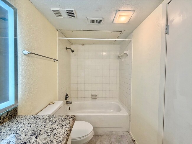 Building Photo - 2120 Wilcrest Dr