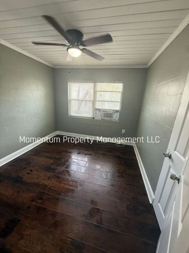 Building Photo - Cute 2/1 Duplex in Ybor City! AVAILABLE FOR IMMEDIATE MOVE IN!!