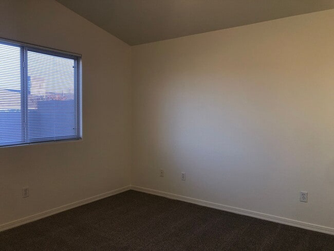 Building Photo - Charming 3+2 home in the heart of Kingman!