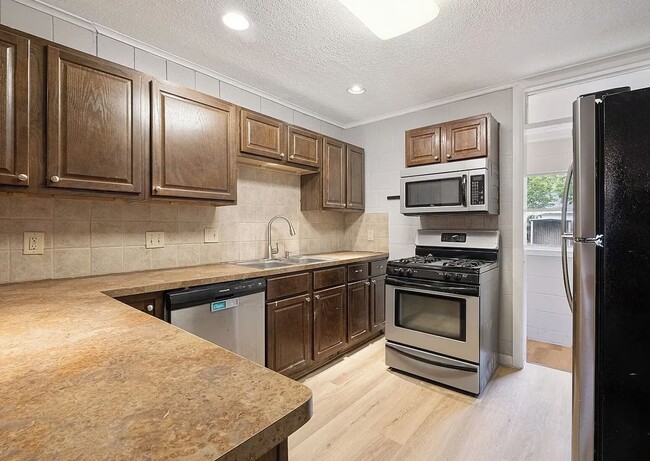 Building Photo - 1308 E Main St