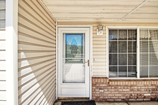Building Photo - 850 Henry Cir