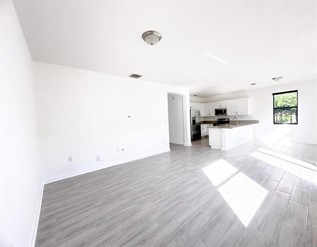 Building Photo - 244 NE 210th Way