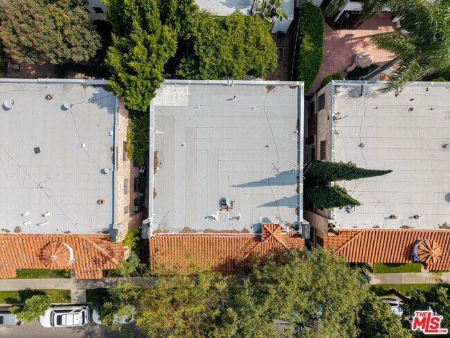 Building Photo - 1132 N Vista St