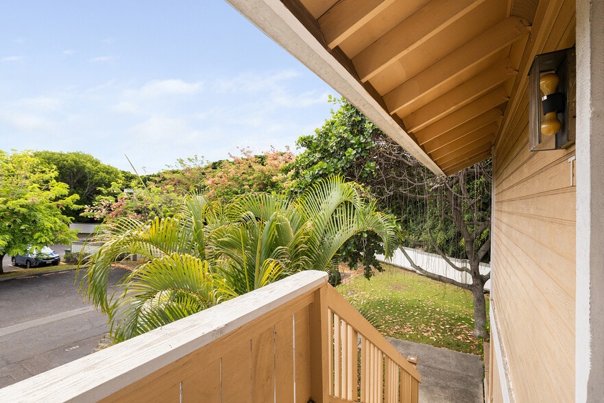 Building Photo - 393 Mananai Pl
