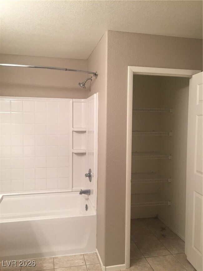 Building Photo - 668 Shadwell St