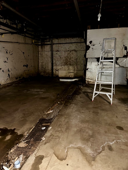 Building Photo - 110 Commercial St