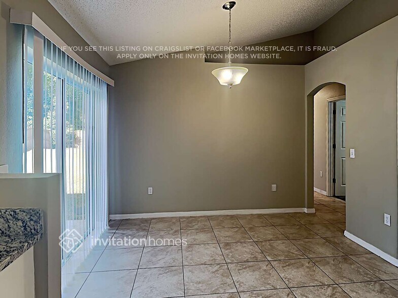 Building Photo - 5627 Oakwood Knoll Dr