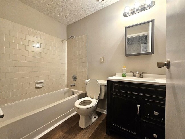 Building Photo - 400 Sheringham Ct