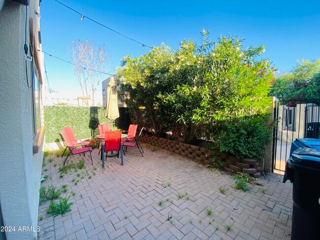 Building Photo - 1886 E Don Carlos