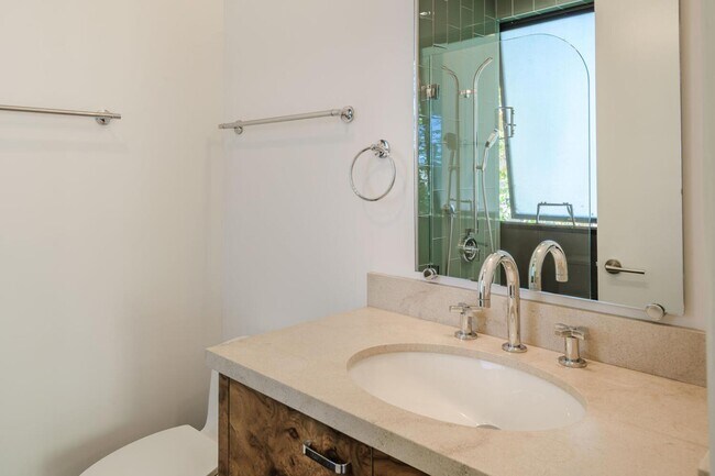 Building Photo - 2510 Skyfarm Dr