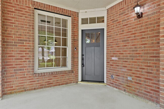 Building Photo - 2111 Village Dale Ave