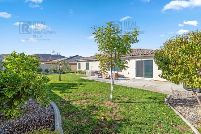 Building Photo - Spacious 4-Bed, 2-Bath Open-Concept Home i...