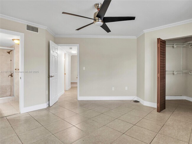 Building Photo - 9725 Fontainebleau Blvd