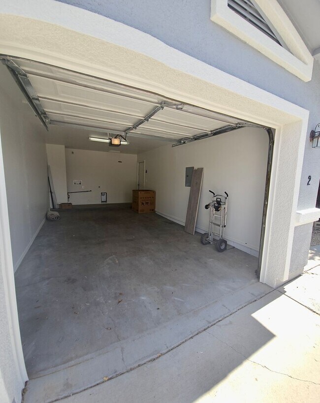 Building Photo - Beautiful remodeled 2 bed 2 bath home in P...