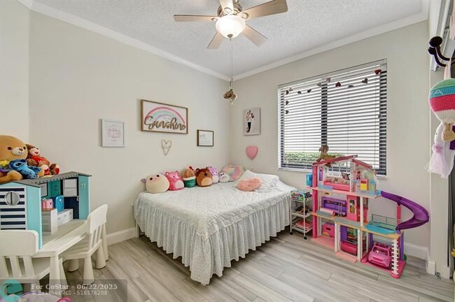 Building Photo - 6041 SW 195th Ave