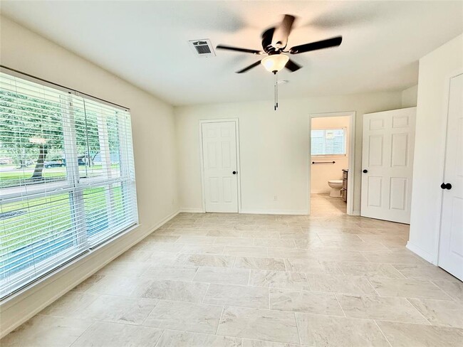 Building Photo - 6027 Beaudry Dr