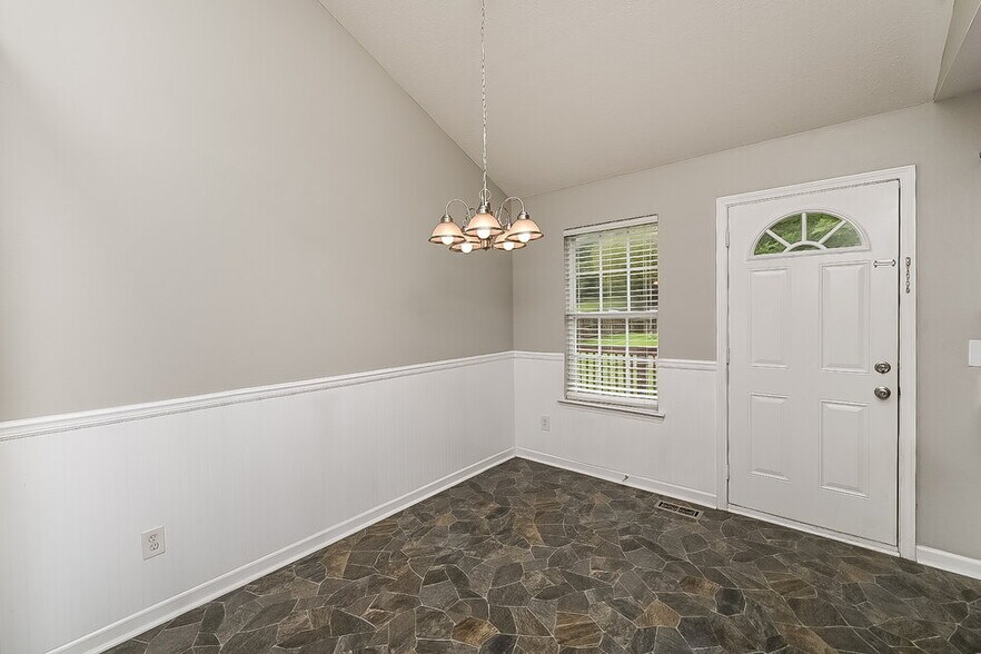 Building Photo - 715 Whispering Breeze