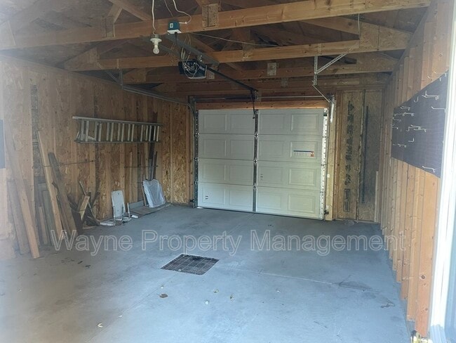 Building Photo - 516 N Cadwell Ave