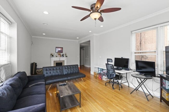 Primary Photo - 2 bedroom in Chicago IL 60657