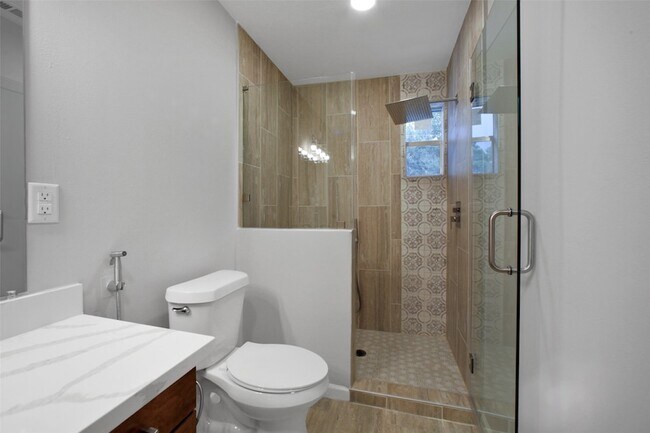 Building Photo - 15815 Baytree Dr