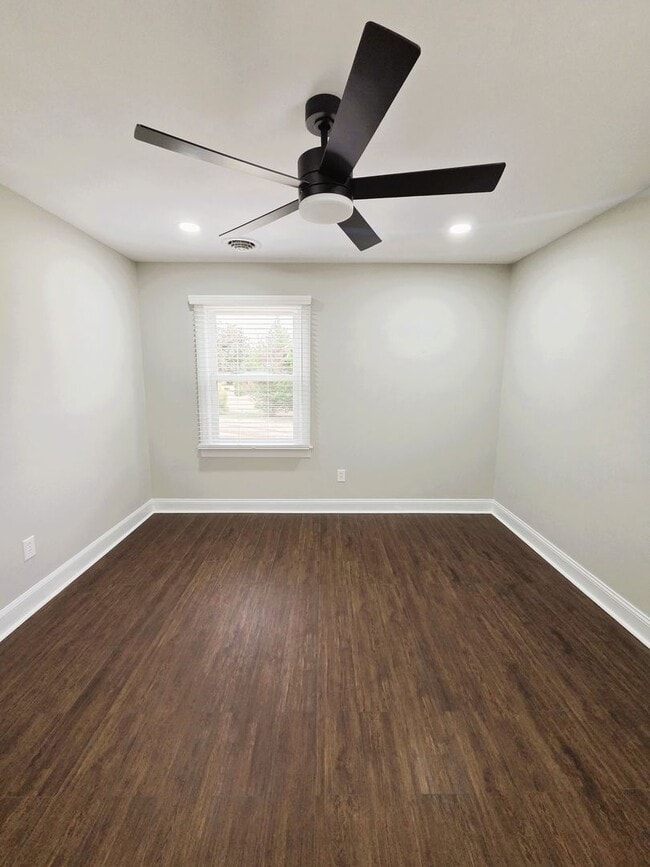 Building Photo - Remodeled ranch on large serene lot in Amelia County.