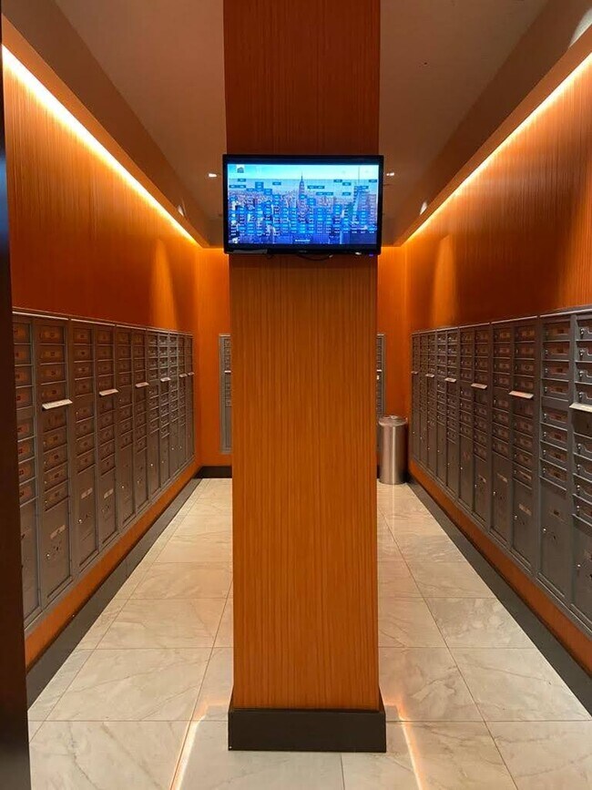 Building Photo - 475 K St NW