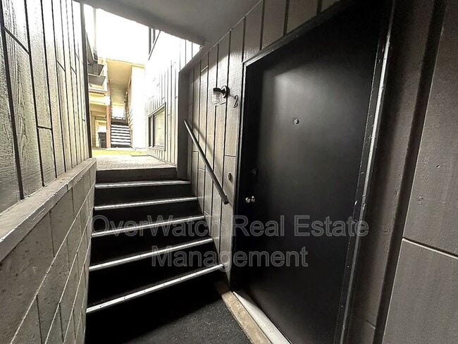 Building Photo - 3105 W 33rd Ave