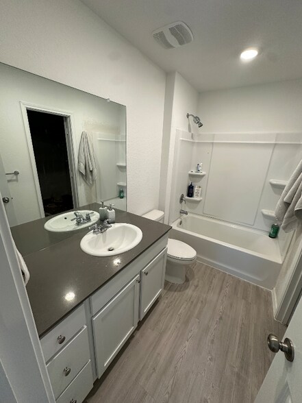 Building Photo - 1713 Knoll Rdg