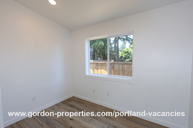 Building Photo - SE 88th Ave - 2 bedroom ADU close to restaurants along SE 92nd Ave