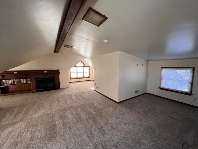 Building Photo - 926 Tibbetts Wick Rd