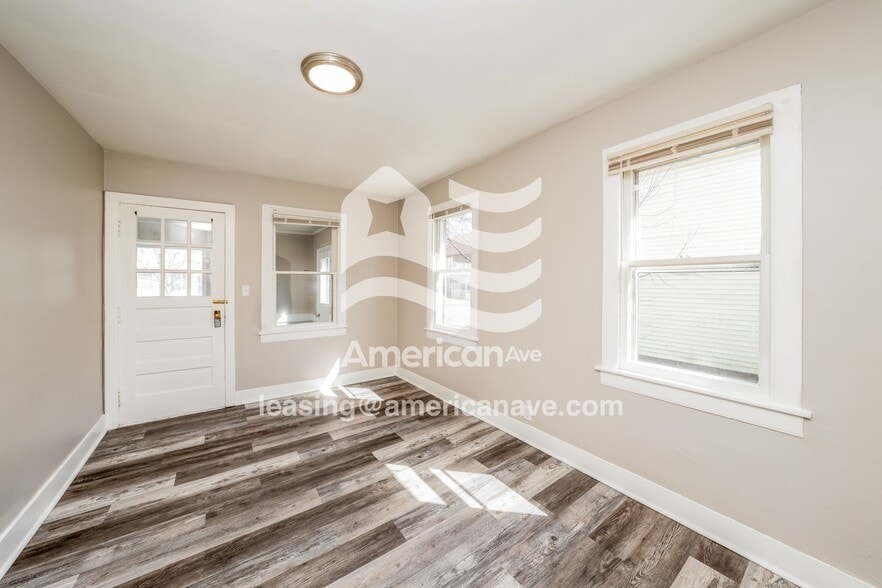 Building Photo - 709 W Broad St