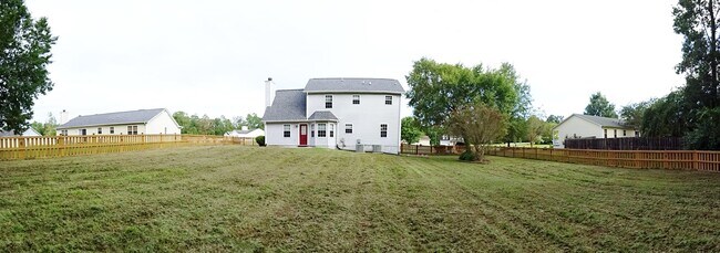 Building Photo - 3 BR w/ Bonus Room Minutes to MCAS!