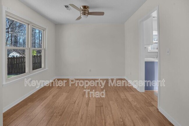 Building Photo - 5110 N Oaks Dr