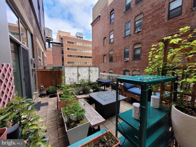 Building Photo - 1101 Locust St