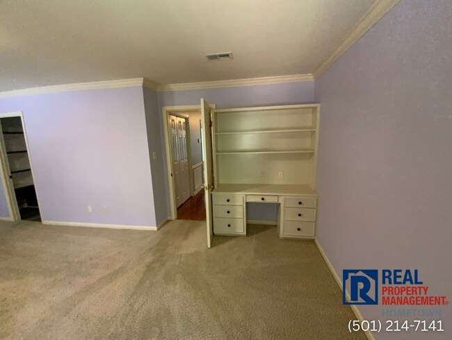 Building Photo - 711 Shea Dr