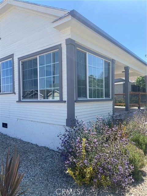 Building Photo - 4050 Floral Dr