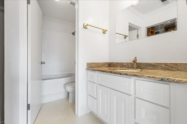 Building Photo - 3031 Flora Vista