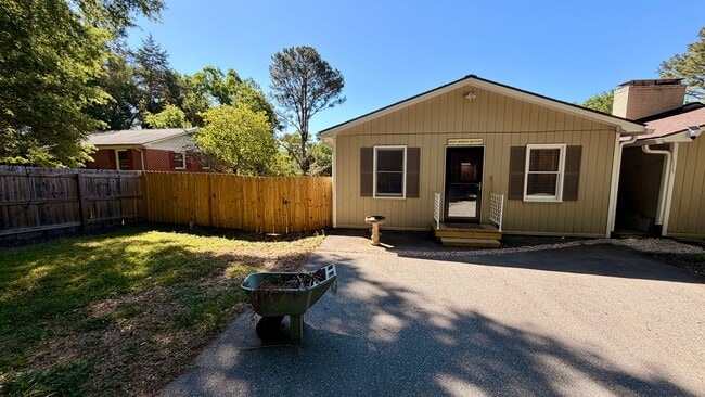 Building Photo - 1505 Ridge Ln