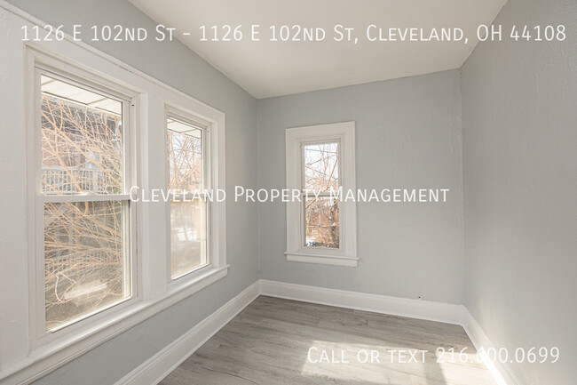 Building Photo - Renovated 4 Bedroom Duplex