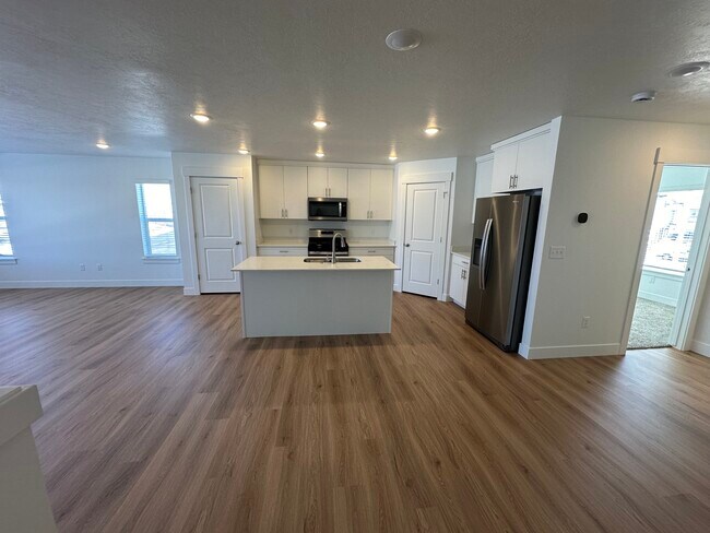 Building Photo - 33 N 460 W