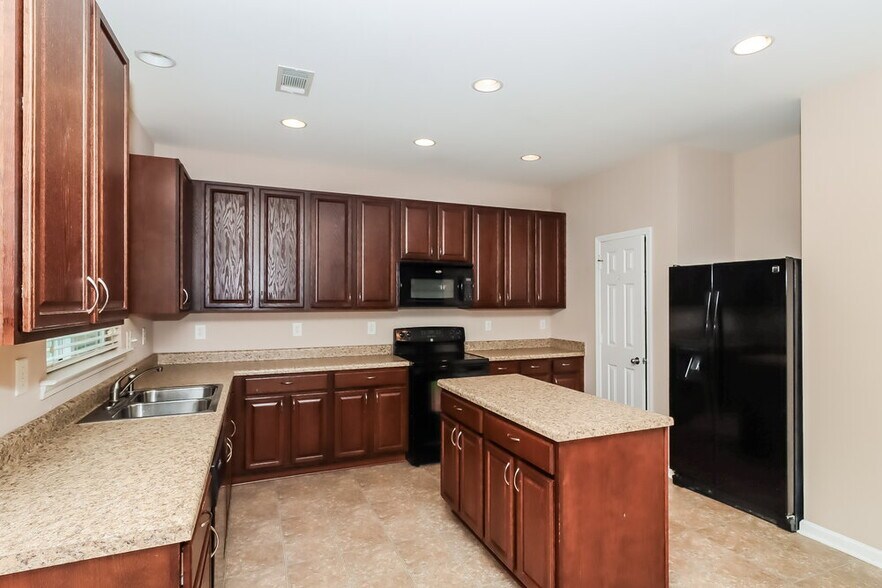 Building Photo - 6510 Ridgeview Commons Dr
