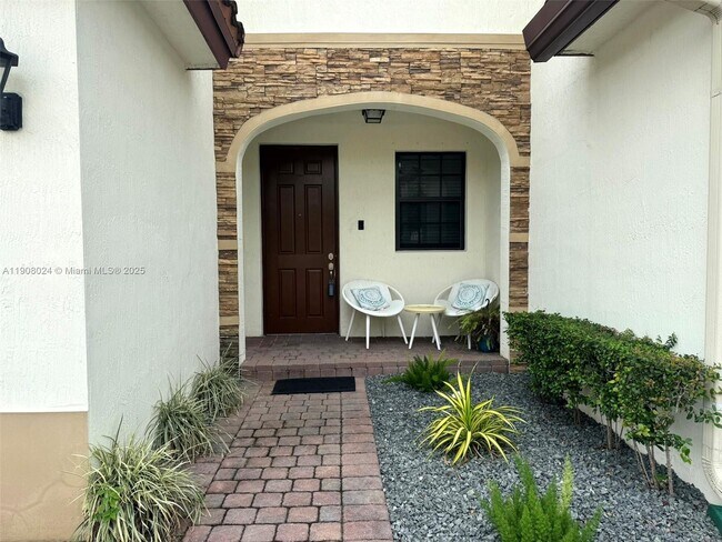 Building Photo - 3354 SE 1st Ct