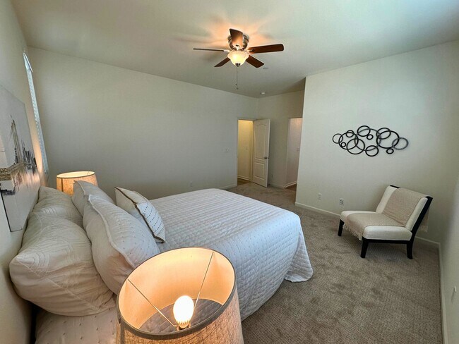 Building Photo - Stunning 4 Bedroom, 3 Bath Questa Home