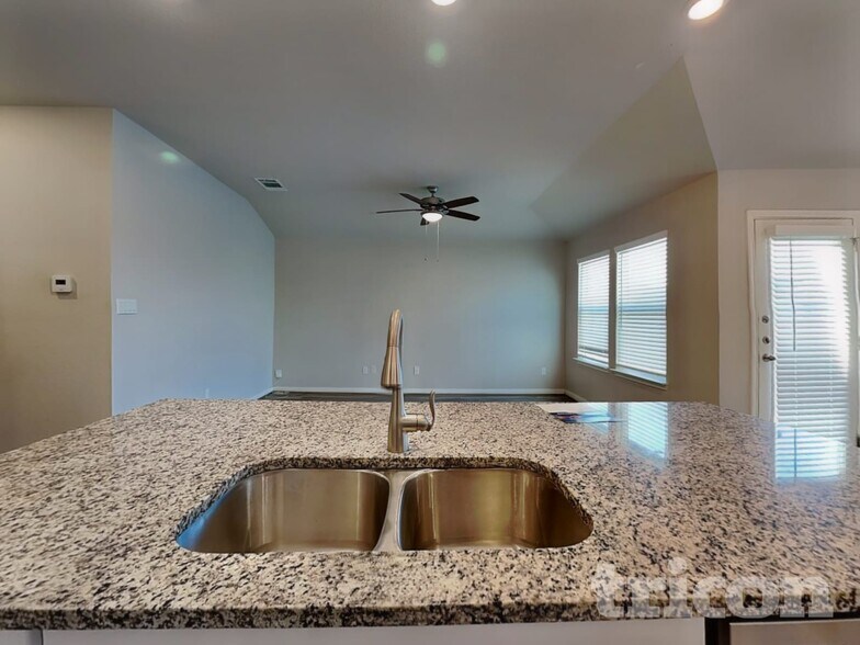 Building Photo - 5803 Zoey Wy