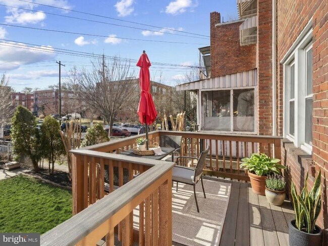 Building Photo - 5105 New Hampshire Ave NW