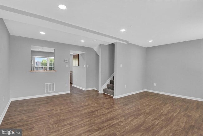 Building Photo - 658 Boxwood Dr