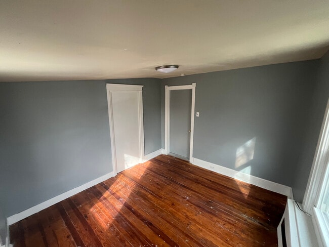 Building Photo - 544 King St