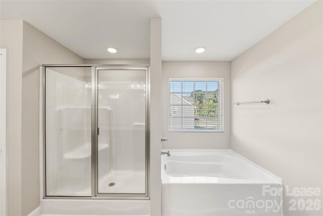 Building Photo - 11507 Vly Oaks Ln