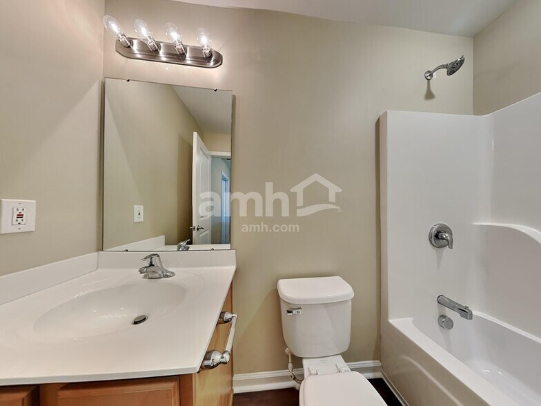 Building Photo - 136 Hamilton Ct