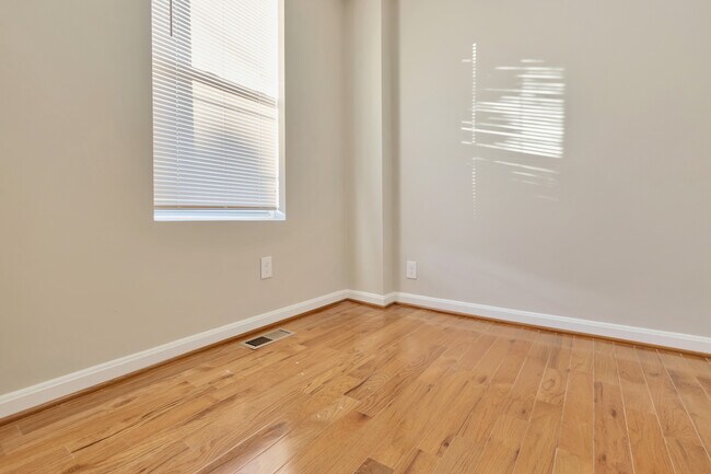 Building Photo - 2313 E Fayette St